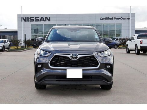 Used 2024 Toyota Highlander XLE image 8