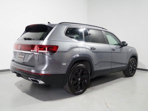 Used 2025 Volkswagen Atlas SE w/ Panoramic Sunroof Package FWD image 6