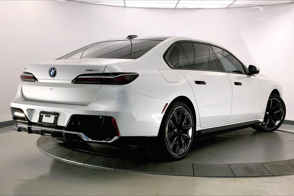 Certified 2023 BMW i7 xDrive60 AWD/4WD image 11