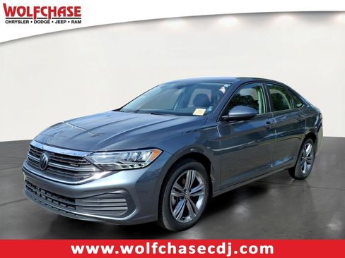Used 2024 Volkswagen Jetta SE FWD image 1