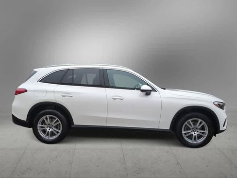 Used 2025 Mercedes-Benz GLC 300 4MATIC image 9