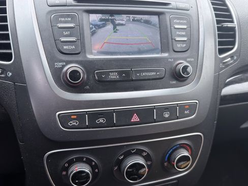 Used 2014 Kia Sorento LX image 5