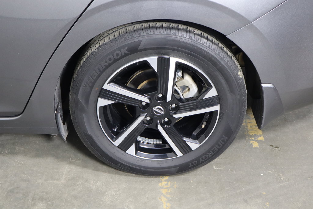 Used 2024 Nissan Sentra SV FWD image 39