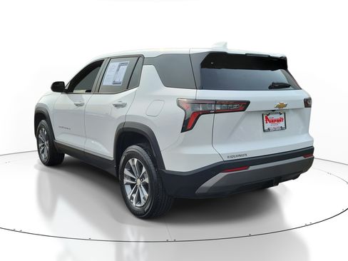 Used 2025 Chevrolet Equinox LT FWD image 3