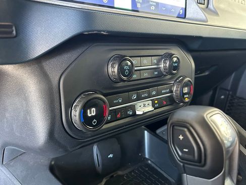 Used 2024 Ford Bronco Outer Banks image 38