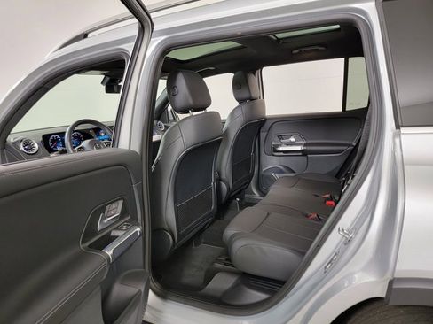 Used 2021 Mercedes-Benz GLB 250 4MATIC image 13