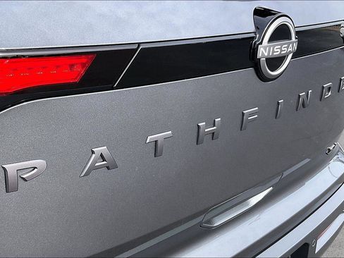 New 2026 Nissan Pathfinder SL w/ SL Premium Package FWD image 13