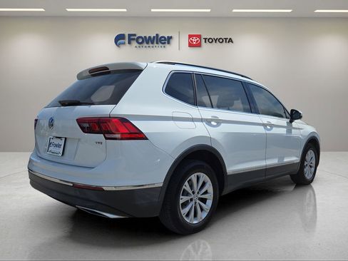 Used 2018 Volkswagen Tiguan SE w/ Panoramic Sunroof Package FWD image 7