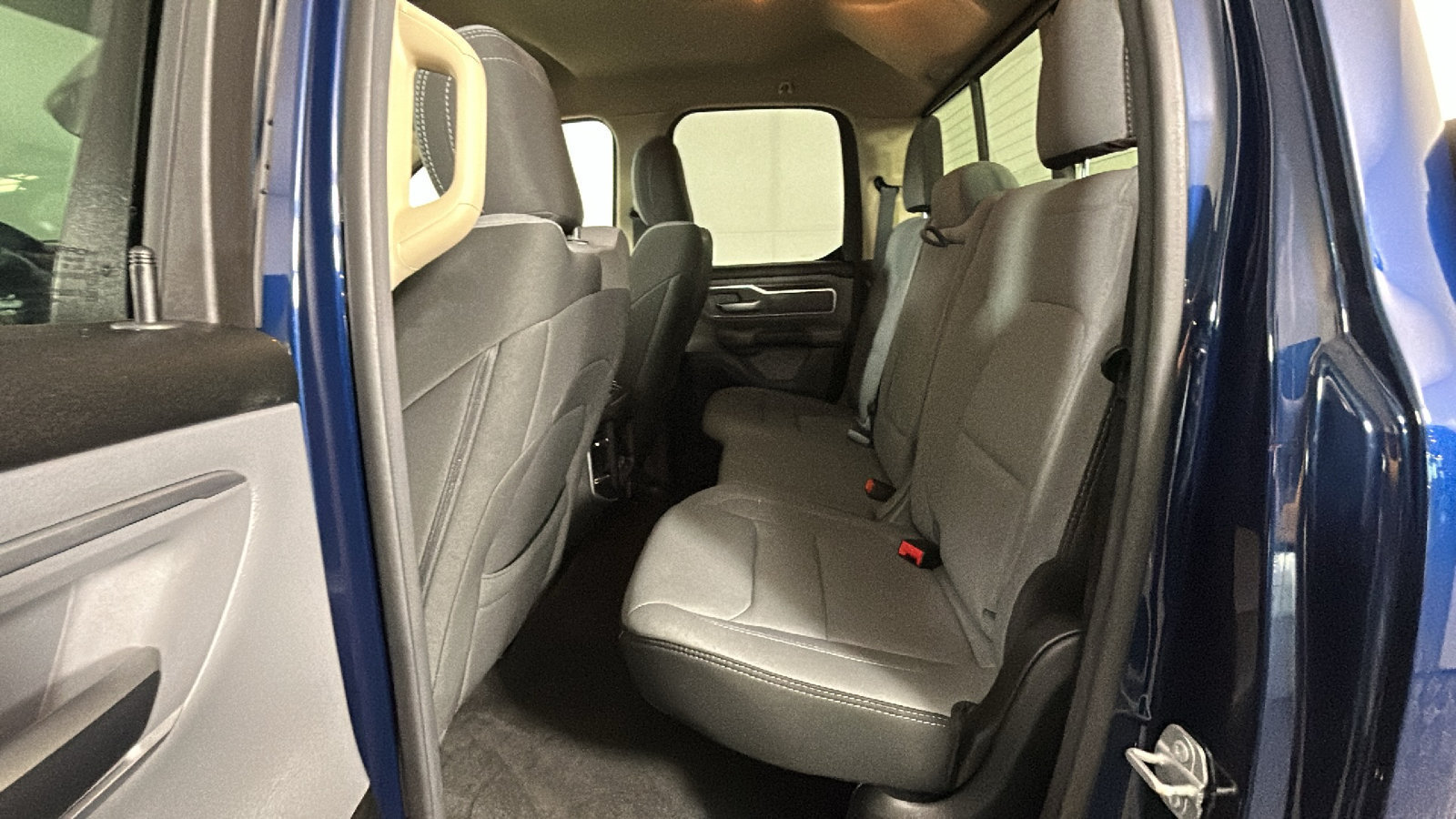Used 2020 RAM 1500 Big Horn AWD/4WD image 32