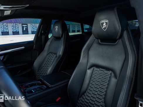 Used 2019 Lamborghini Urus AWD/4WD image 3