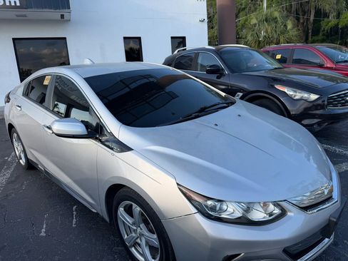 Used 2017 Chevrolet Volt LT image 4