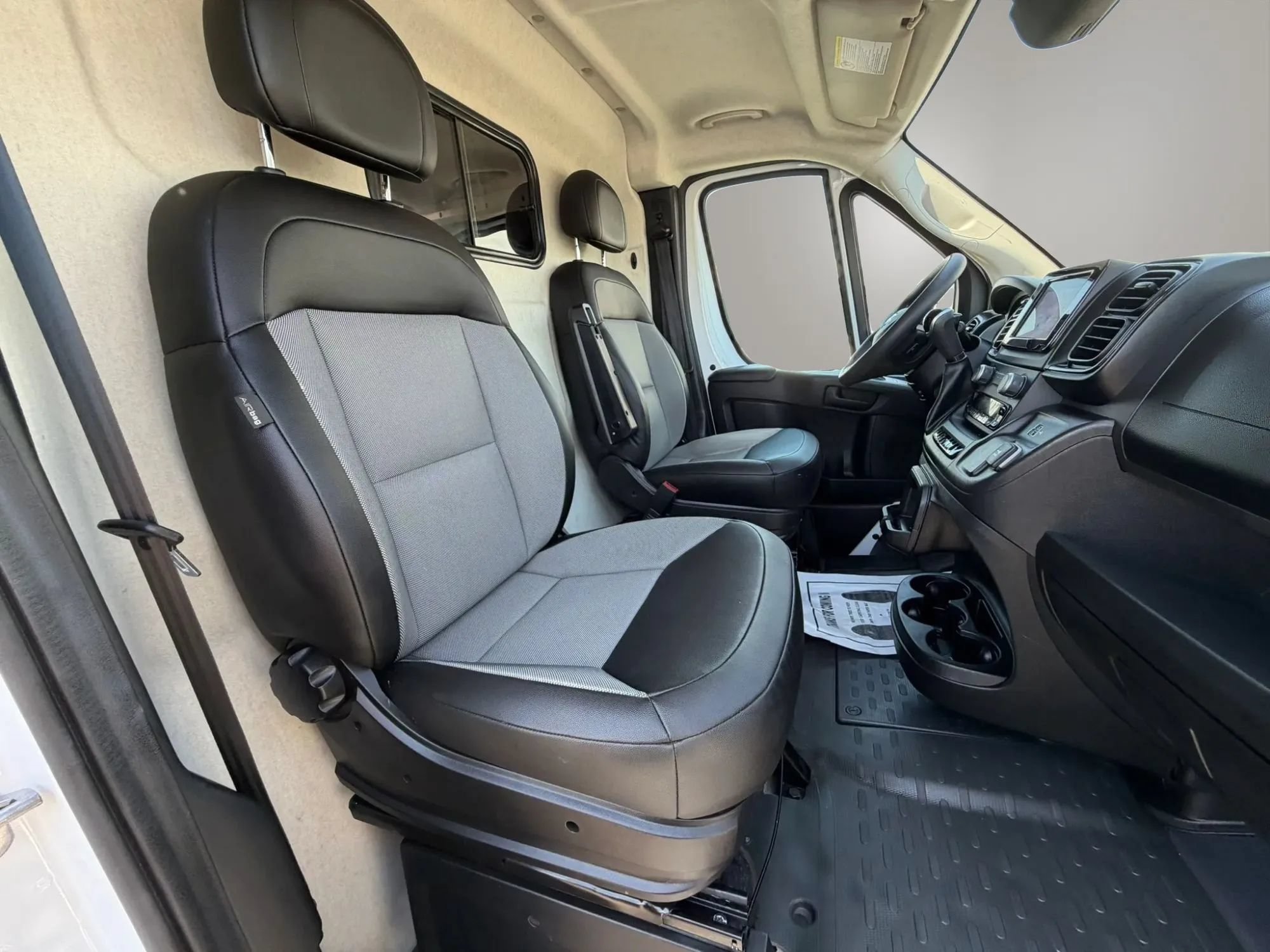 Used 2025 RAM ProMaster 2500 w/ Convenience Group FWD image 12