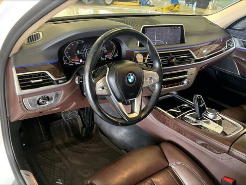 Used 2021 BMW 750i xDrive image 16