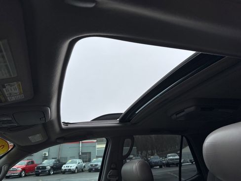 Used 2004 Toyota Sequoia SR5 image 36