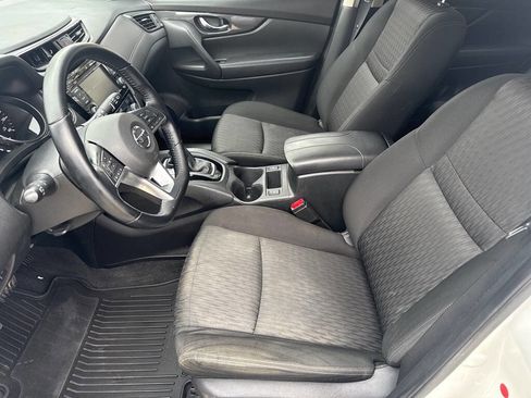 Used 2020 Nissan Rogue SV image 11