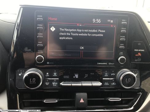 Used 2022 Toyota Highlander XLE AWD/4WD image 15