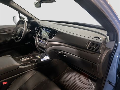 Used 2025 Honda Passport TrailSport image 31