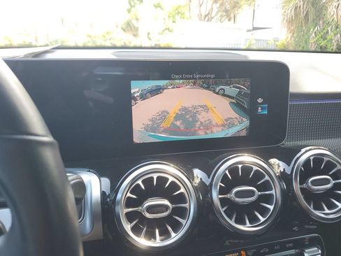 Used 2021 Mercedes-Benz GLB 250 4MATIC image 27