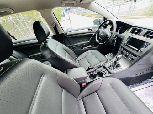 Used 2015 Volkswagen Golf TDI S image 11