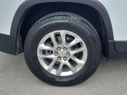 Used 2021 Chevrolet Traverse LS image 5