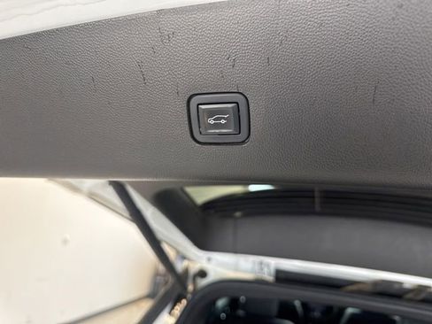 Used 2022 Chevrolet Traverse LT AWD/4WD image 21