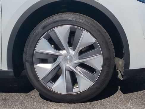 Used 2023 Tesla Model Y Long Range image 11