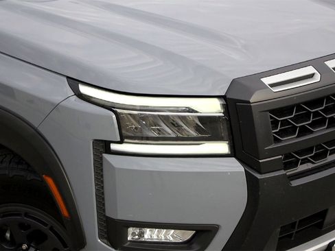 Used 2025 Nissan Frontier Pro-X image 2