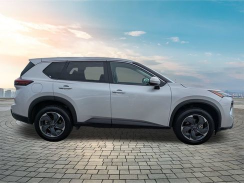 Certified 2025 Nissan Rogue SV FWD image 4