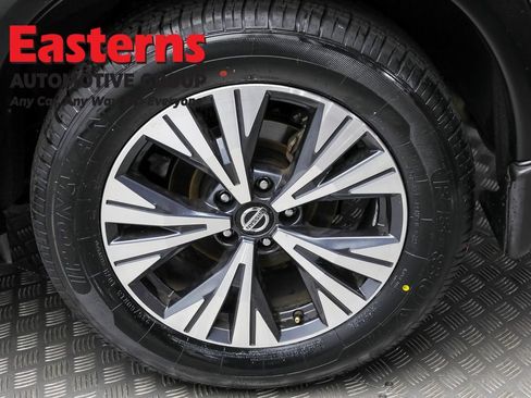 Used 2021 Nissan Rogue SV image 15