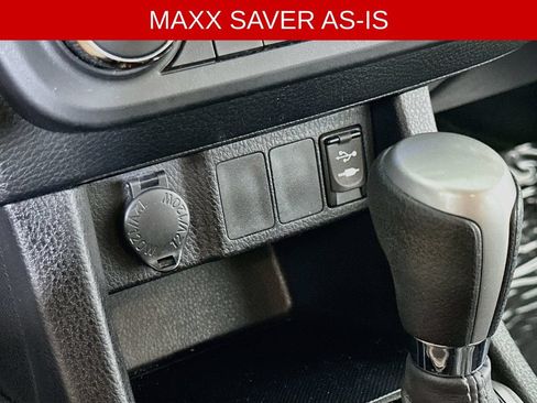 Used 2015 Toyota Corolla LE FWD image 29
