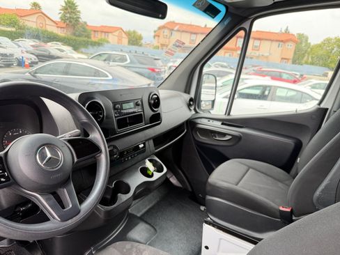Used 2023 Mercedes-Benz Sprinter 2500 image 17