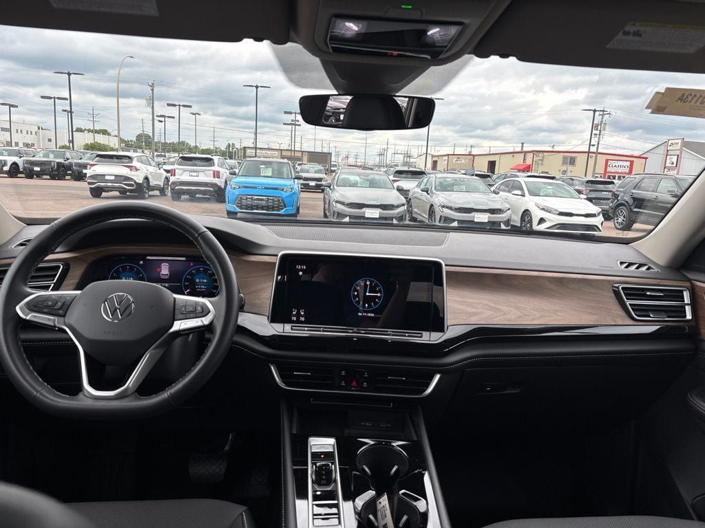 Used 2024 Volkswagen Atlas SE AWD/4WD image 11