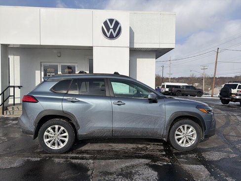 Used 2024 Toyota Corolla Cross LE image 3