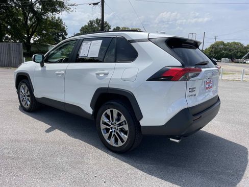Used 2023 Toyota RAV4 XLE Premium FWD image 6