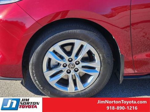 Used 2025 Toyota Sienna Limited image 12