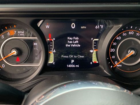 Used 2025 Jeep Wrangler Sahara image 39