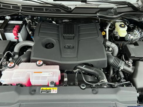 New 2026 Toyota Tundra Limited AWD/4WD image 9