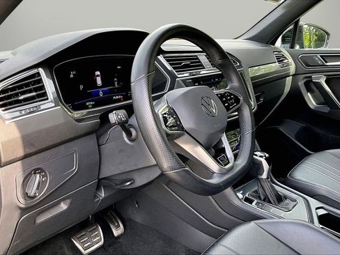 Used 2024 Volkswagen Tiguan SE R-Line FWD image 19