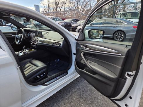Used 2017 BMW 540i xDrive image 6