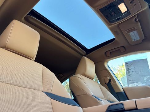 Certified 2025 Lexus ES 300h w/ Premium Package FWD image 19