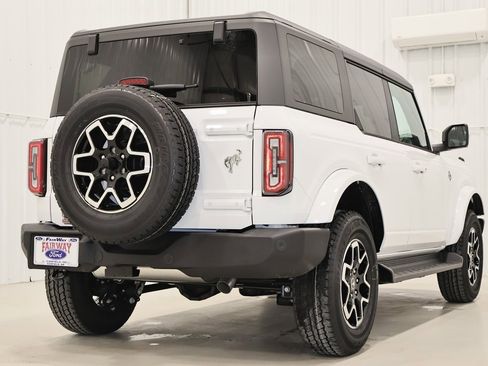 New 2025 Ford Bronco Outer Banks image 8