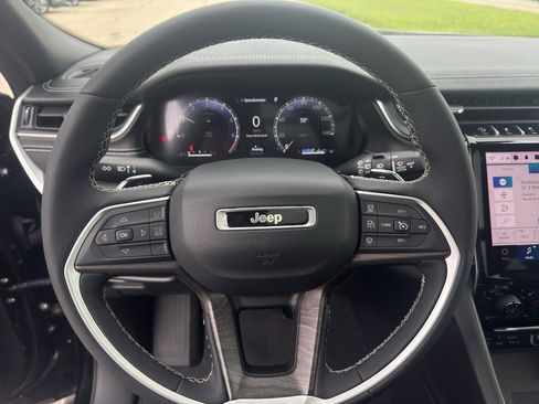 Used 2024 Jeep Grand Cherokee L Limited w/ Luxury Tech Group II AWD/4WD image 22