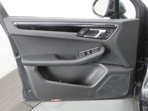 Certified 2026 Porsche Macan AWD/4WD image 35