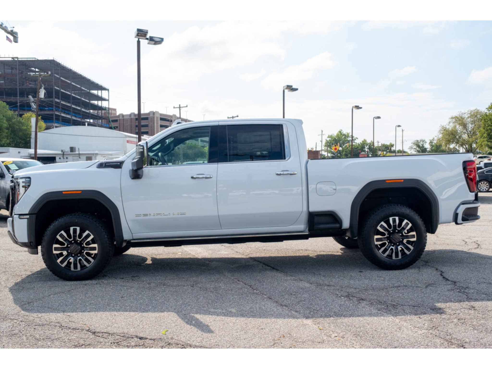 New 2026 GMC Sierra 2500 Denali Ultimate w/ LPO, Black Badging Package AWD/4WD image 5