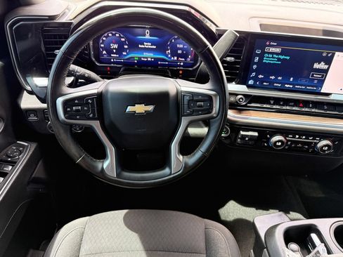 Used 2024 Chevrolet Silverado 2500 LT AWD/4WD image 34