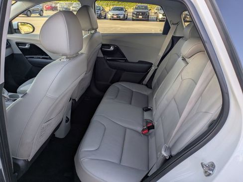 Used 2018 Kia Niro EX Premium FWD image 18