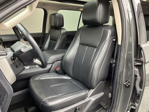 Certified 2023 Ford Expedition XLT image 12