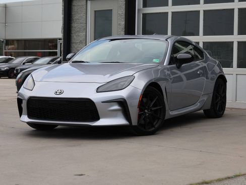 Used 2025 Toyota GR86 Premium w/ Performance Package RWD image 3