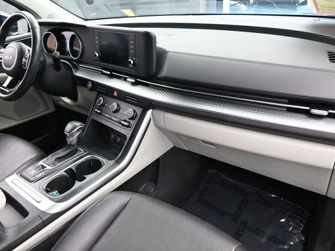 Used 2024 Kia Carnival LX FWD image 45