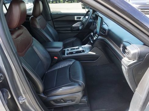 Used 2023 Ford Explorer Platinum w/ Technology Package AWD/4WD image 3